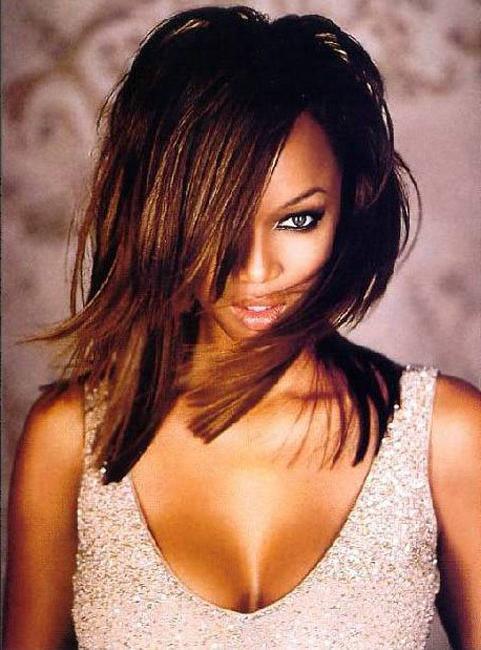 15P Hot celebrities and their awesome cleavages