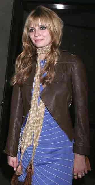 15P Celebrity beauty Mischa Barton topless on balcony