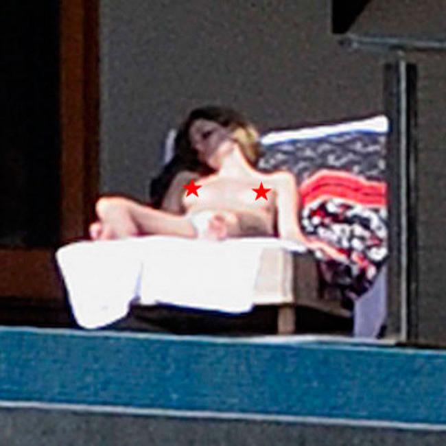 15P Celebrity beauty Mischa Barton topless on balcony