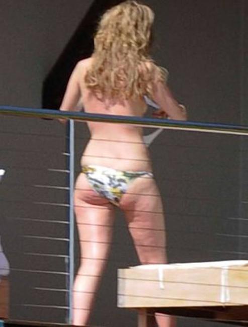 15P Celebrity beauty Mischa Barton topless on balcony