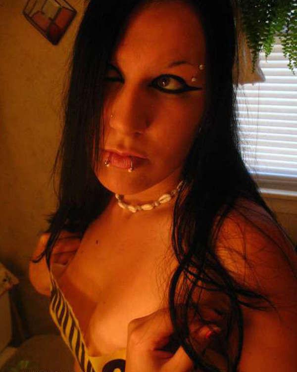 16P Pictures of punk GFs playing with the cam