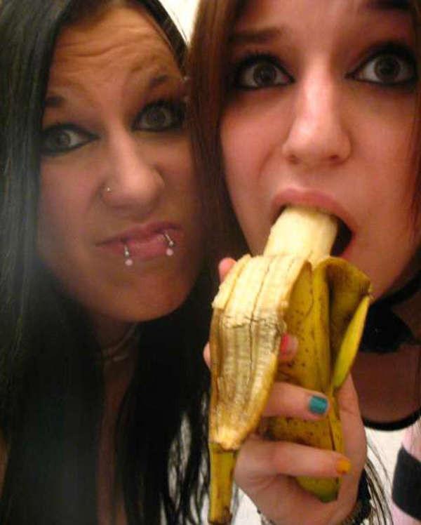 16P Pictures of punk GFs playing with the cam