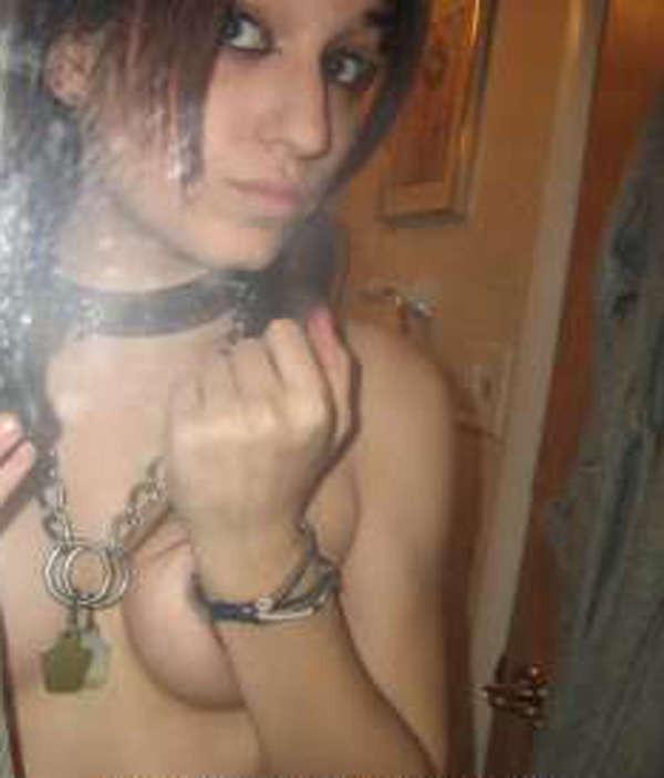 16P Pictures of punk GFs playing with the cam