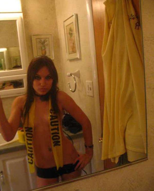 16P Pictures of punk GFs playing with the cam