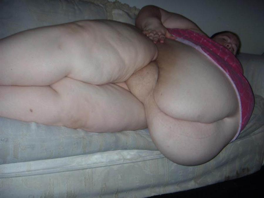 15P very huge ladies shows their bodies