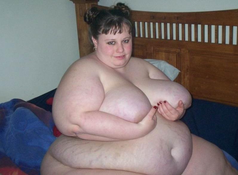 15P very huge ladies shows their bodies