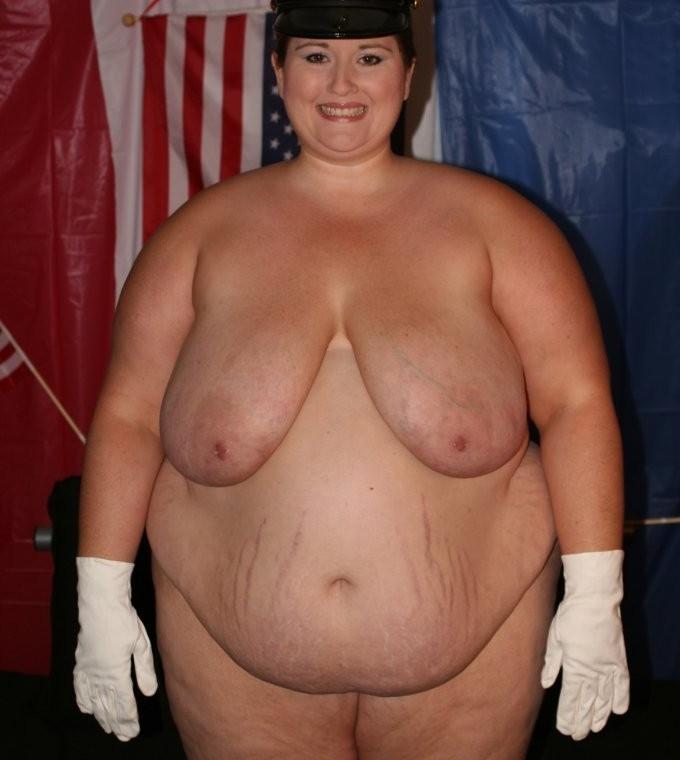 15P very huge ladies shows their bodies