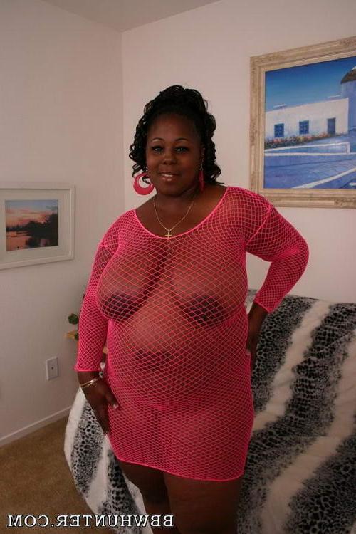 15P Plump ebony slut spreading her pussy to receive some cock flesh