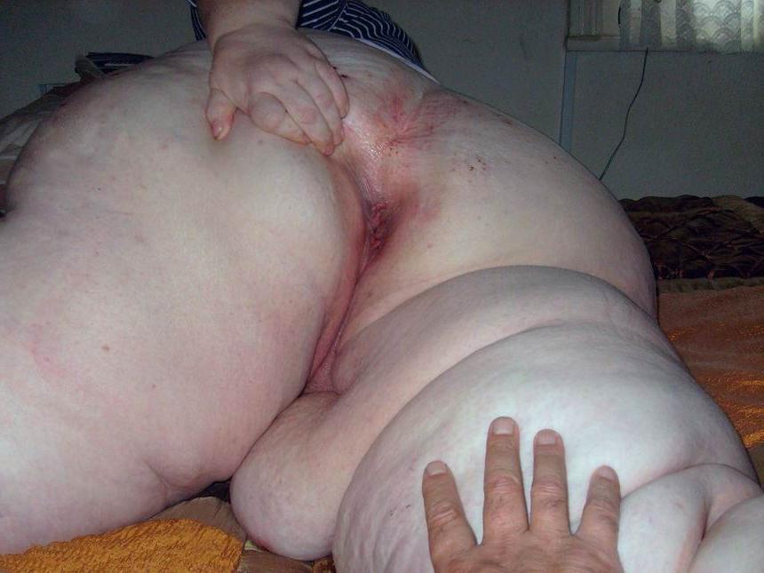 18P huge ladies showing their big cellulite bodies