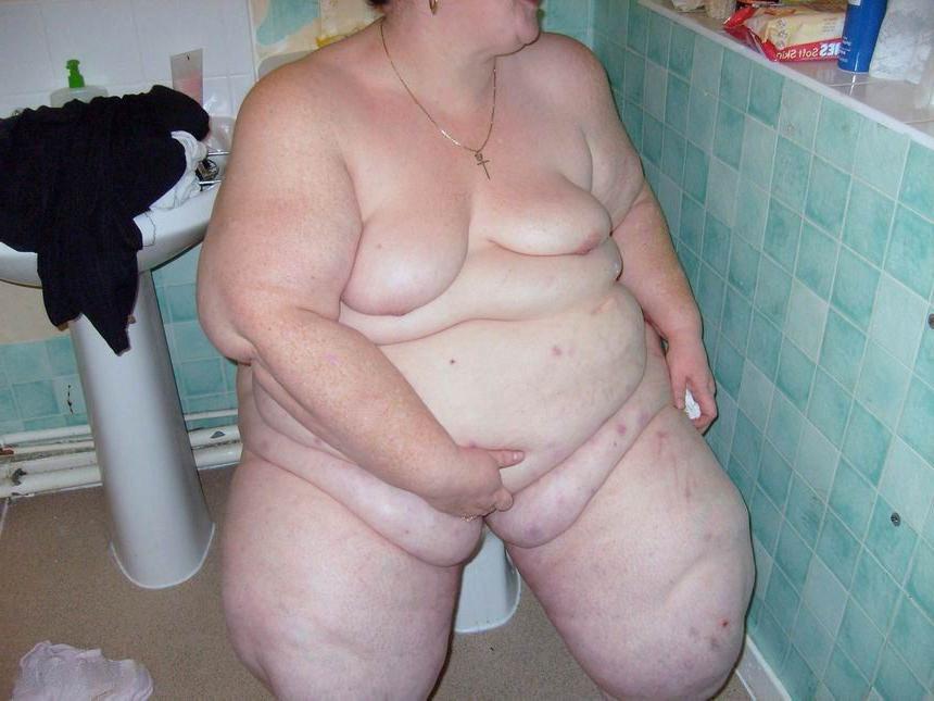 18P huge ladies showing their big cellulite bodies