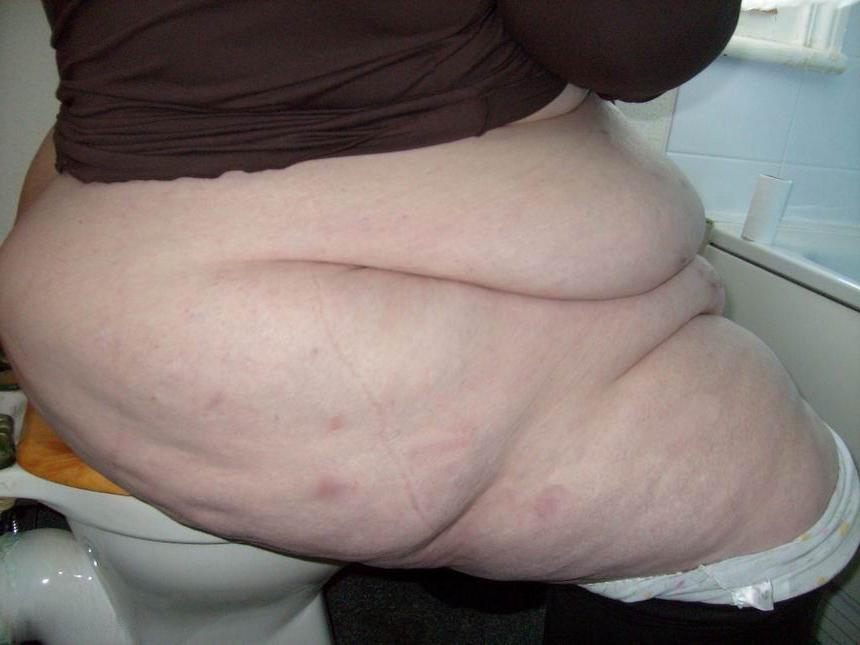 18P huge ladies showing their big cellulite bodies