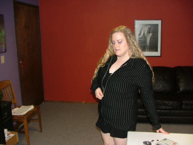 15P Dude drilling chubby blonde boss