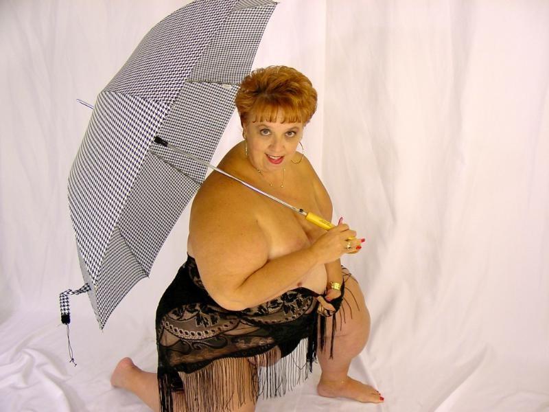 20P Plump mature blonde