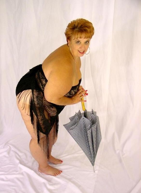 20P Plump mature blonde