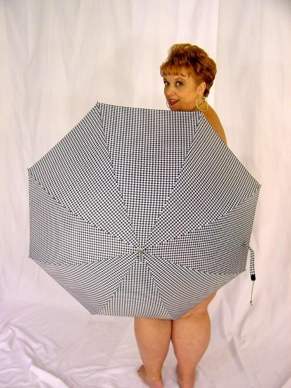 20P Plump mature blonde