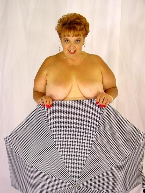 20P Plump mature blonde