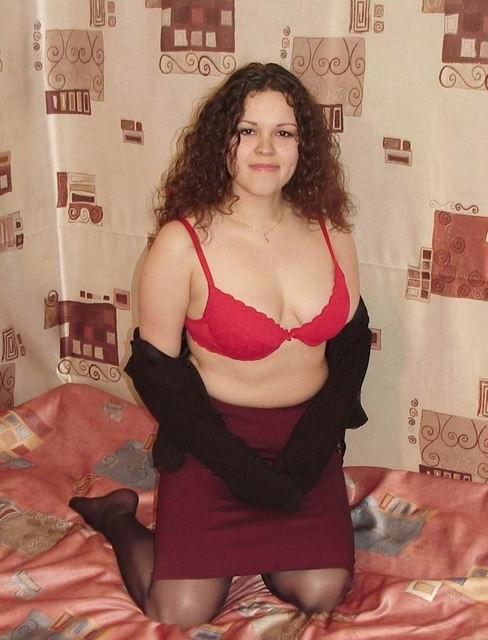 16P Plump amateur teen spreads her hairy pussy