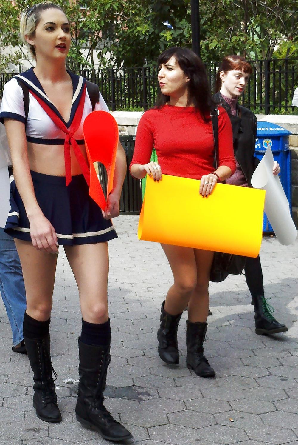 4P New York Girls in the Street - Union Square