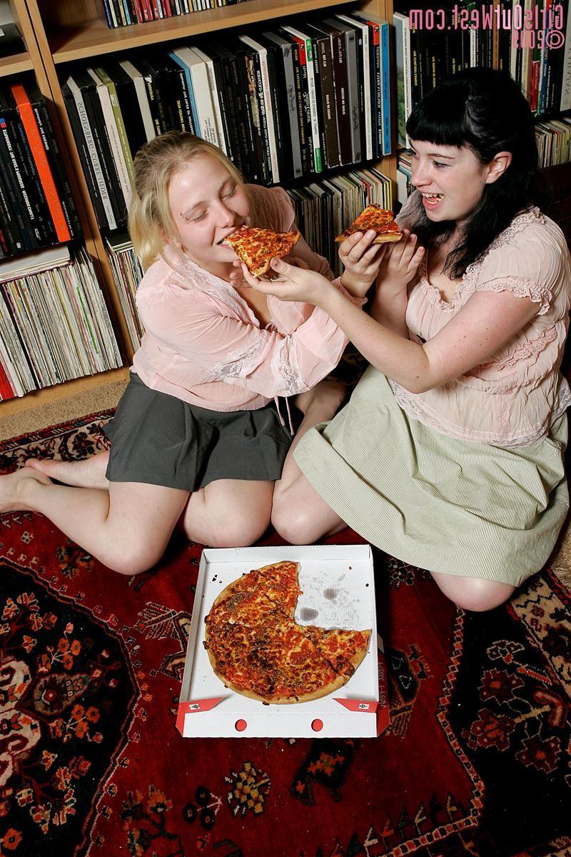 16P Hairy lesbian amateur babes eating each others juicy pussies