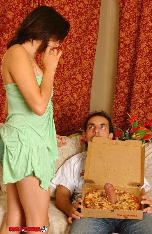 16P a pizza customer babe fucked by a stranger