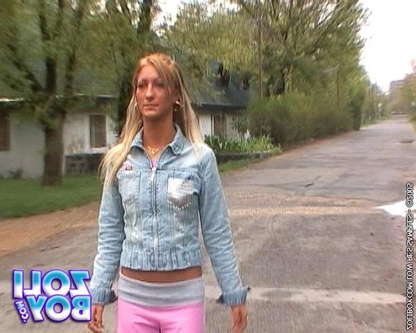 16P Blonde in an pissing, fingering and speculum actio