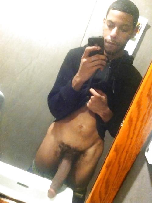 16P Naked amateur jerking his large white cock