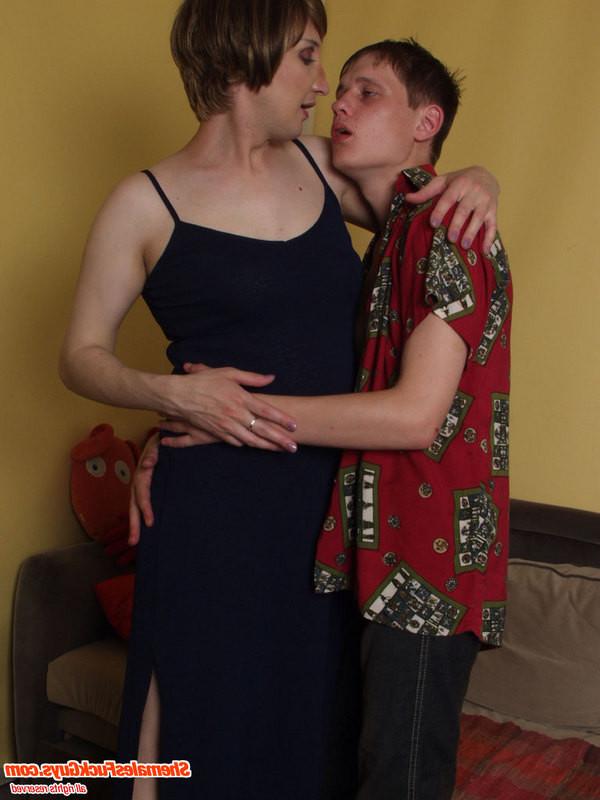 20P Sucking sissy gay getting his tight bumhole probed and creamed