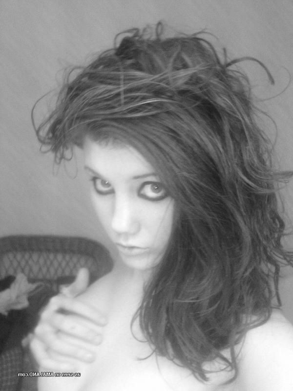 10P Hottie self-shooting naked and showing off her tight body