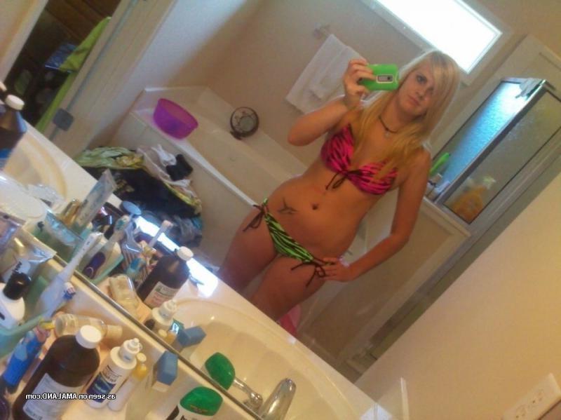 8P Inked and pierced blonde babe camwhoring in the house