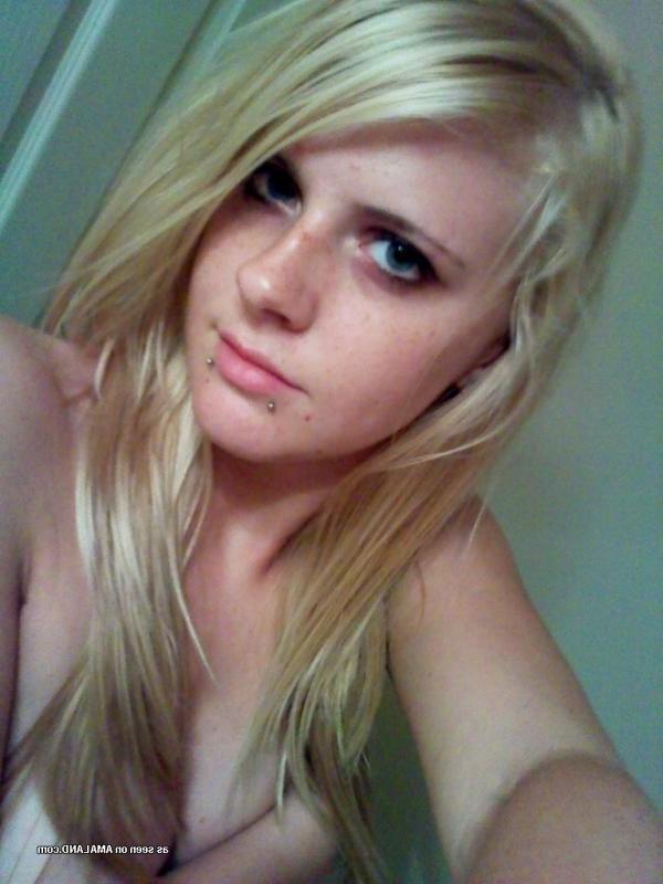 8P Inked and pierced blonde babe camwhoring in the house