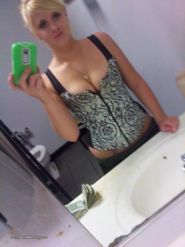 8P Inked and pierced blonde babe camwhoring in the house
