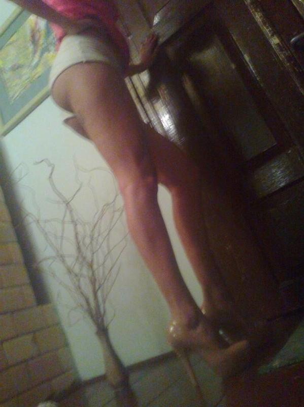 14P Babe teasing and posing sexy in hot amateur selfpics