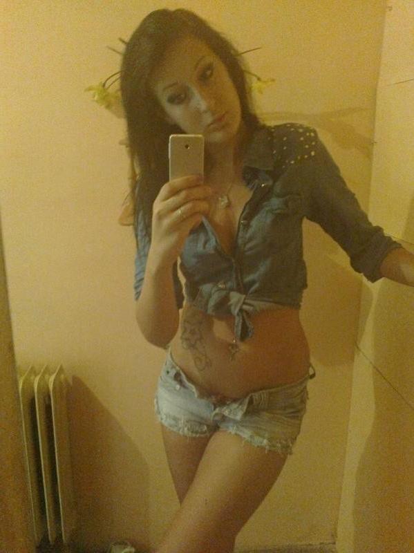 14P Babe teasing and posing sexy in hot amateur selfpics