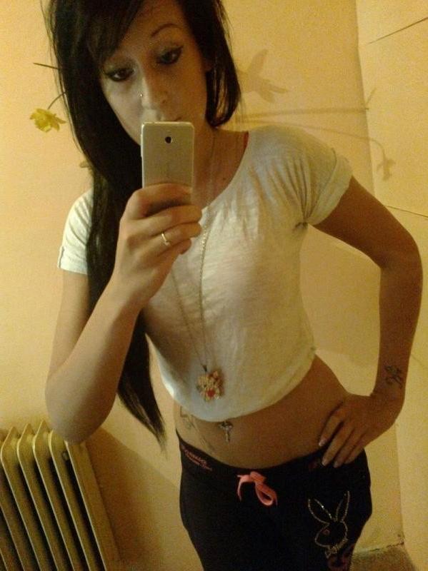 14P Babe teasing and posing sexy in hot amateur selfpics