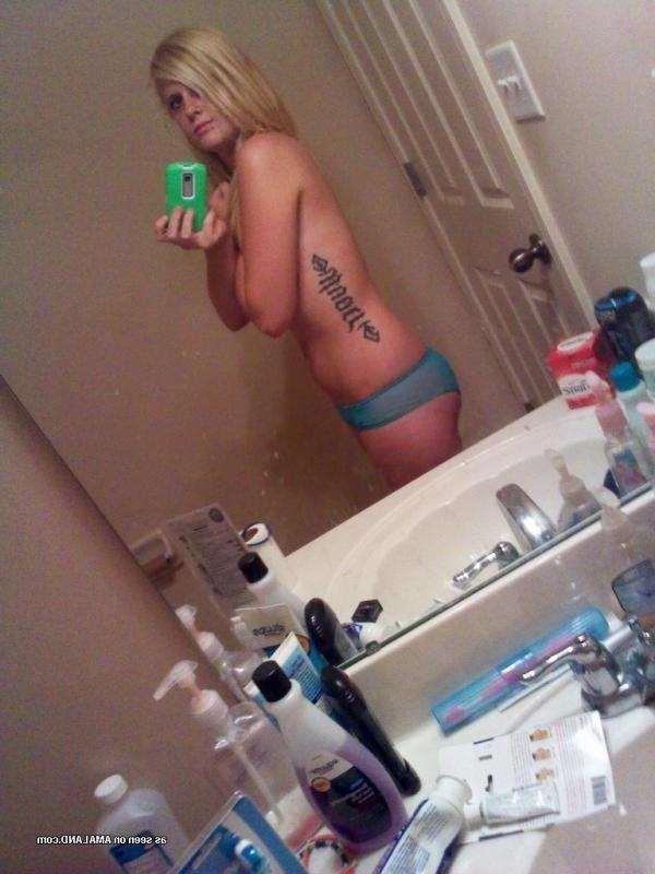 8P Sexy scene chicks show off their facial and body piercings