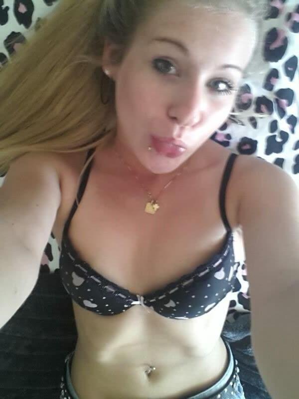 14P Hottie flaunts her tight body in various sexy outfits