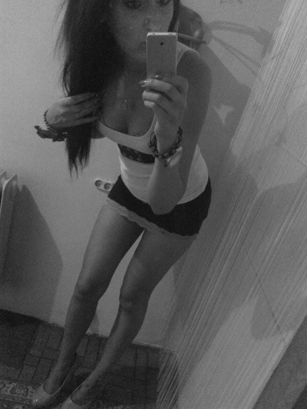 14P Babes display their sexy bodies while posing on cam