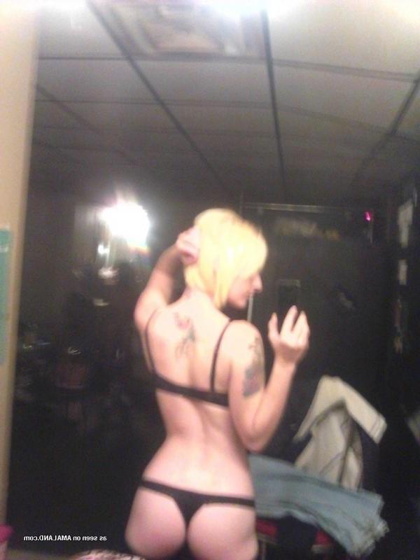10P Babe stripping naked while posing in naughty selfpics