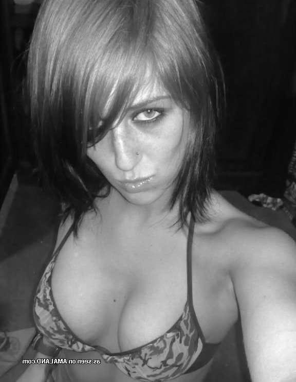 14P Wild scene chick flashing her pierced tits while camwhoring