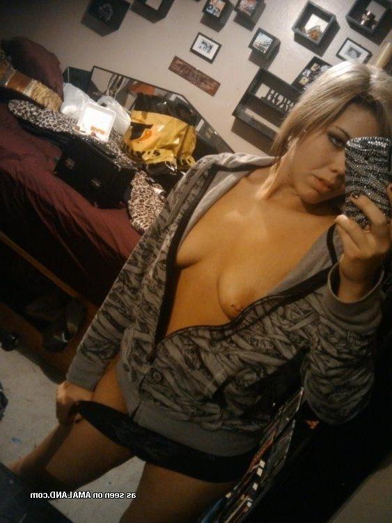 8P Selection of alternative babes in various sleazy poses