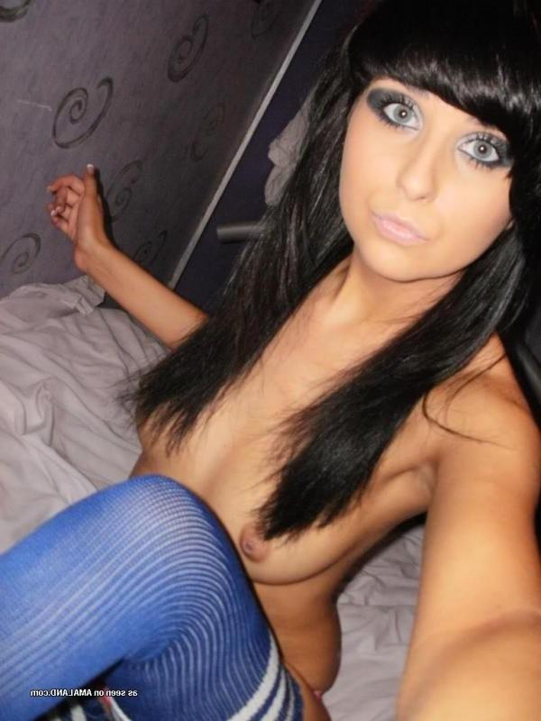 8P Selection of alternative babes in various sleazy poses