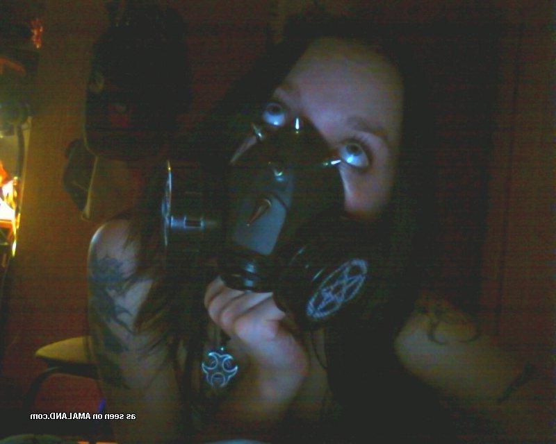 10P Gallery of a tattooed and pierced babe selfshooting