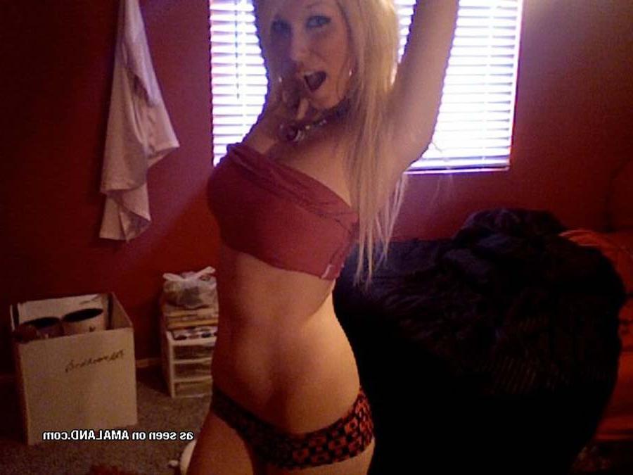 16P Nice gallery of a steamy hot amateur scene hottie