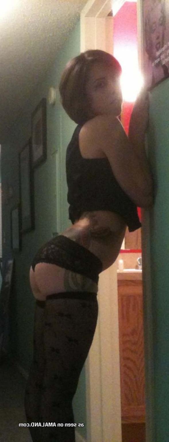 15P Nice collection of steamy hot amateur alternative chicks