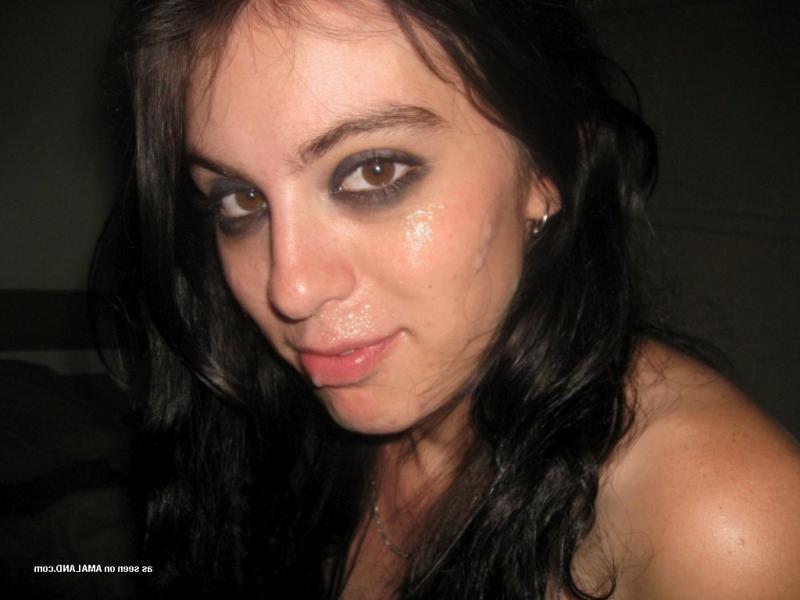 14P Gallery of a naughty goth babe sucking on a stiff cock