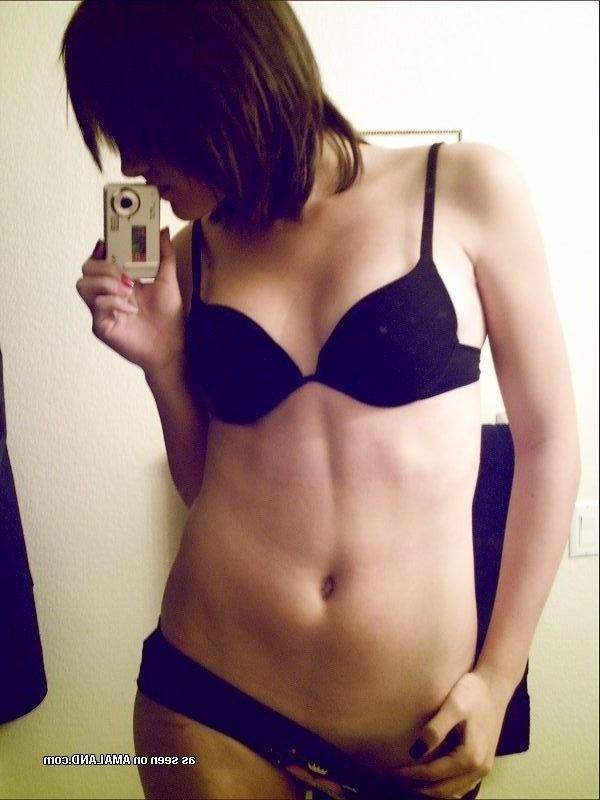 7P Collection of naughty scene chicks posing sexy on cam