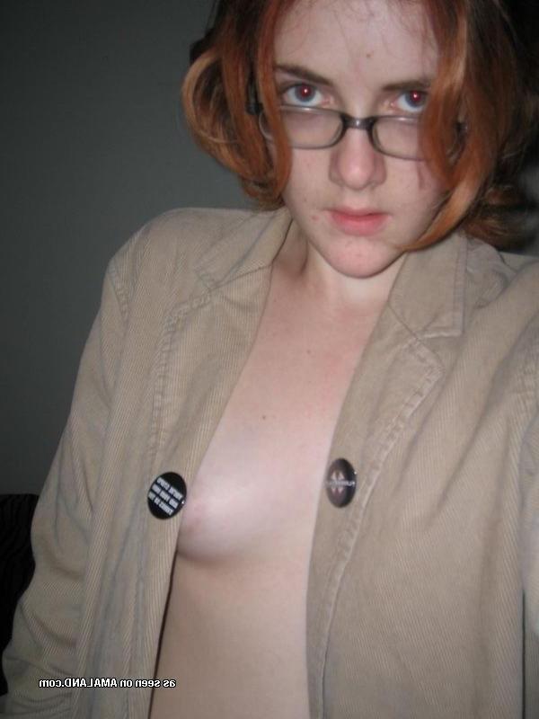 7P Collection of naughty scene chicks posing sexy on cam