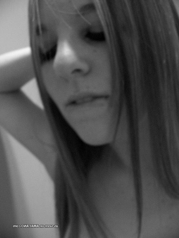 4P Collection of amateur scene girlfriends posing sexy on cam