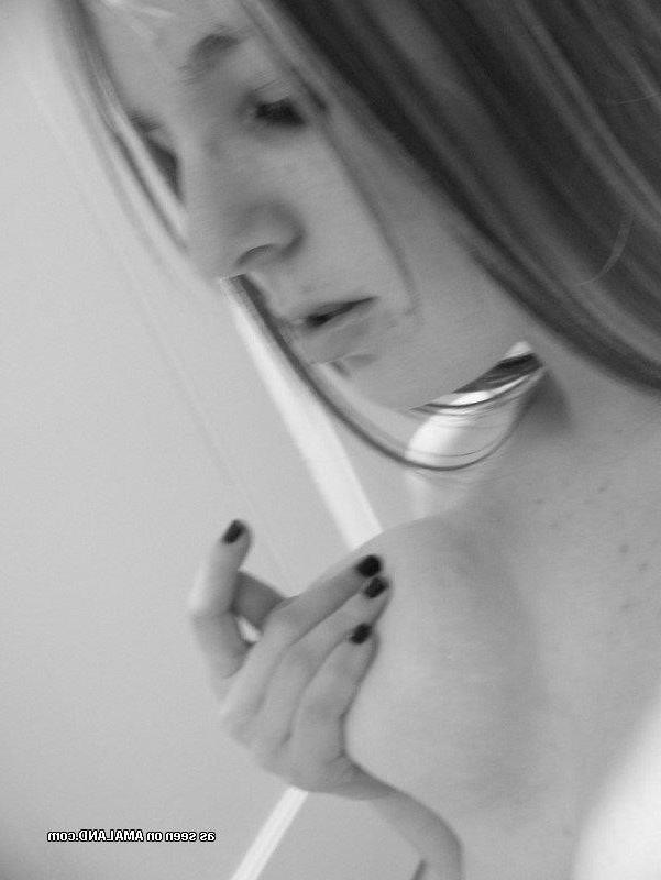 4P Collection of amateur scene girlfriends posing sexy on cam
