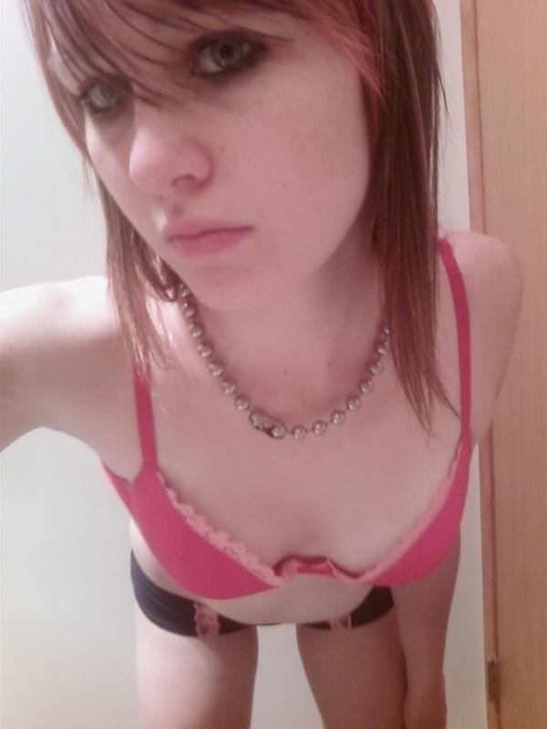 10P Kinky alternative chick strips naked while posing sexy